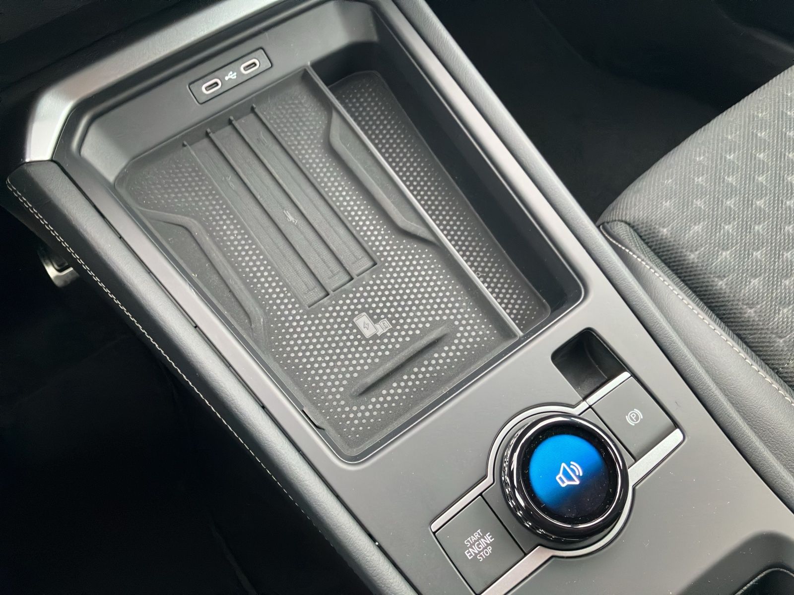 Fahrzeugabbildung Volkswagen T-Roc R-Line eTSI DSG ACC SH HuD AppConnect 360°