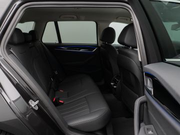 Fahrzeugabbildung BMW 520d xDr Tour AHK HUD HIFI ACC Komfortzug.