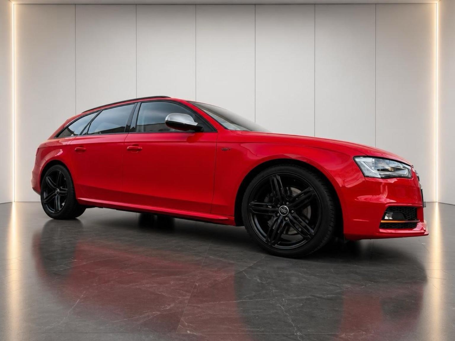 Audi S4 Avant 3.0 TFSI quattro 333 S tronic / Bang & Olufsen / Chauffage stationnaire / Sièges à mémoire