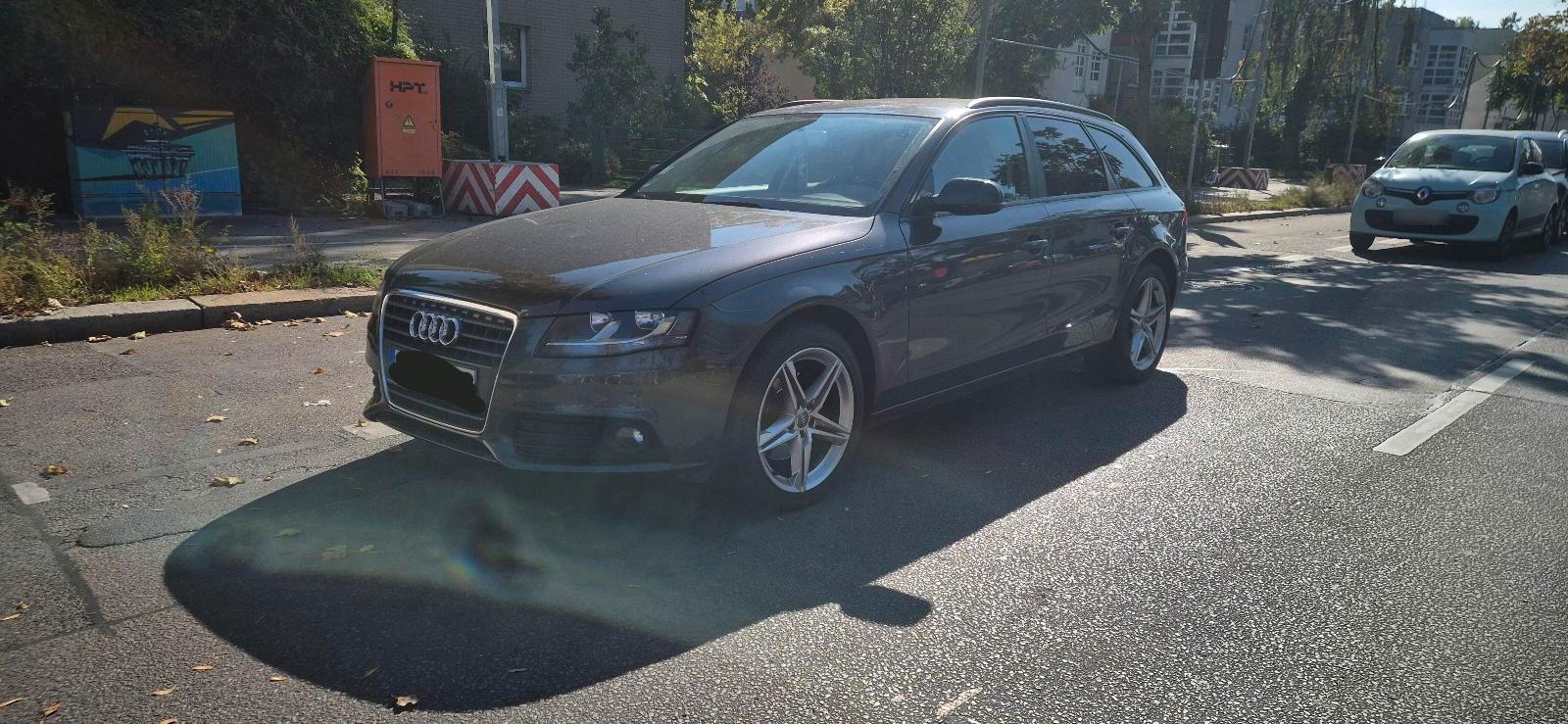 Audi A4 2011 — вигляд ззаду