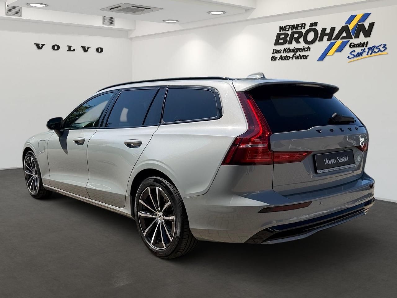 Fahrzeugabbildung Volvo V60 T8 AWD Plus Dark Plug-In Hybrid