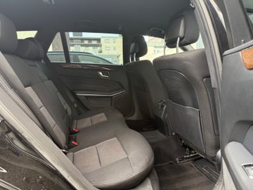 Mercedes E 220 - 11