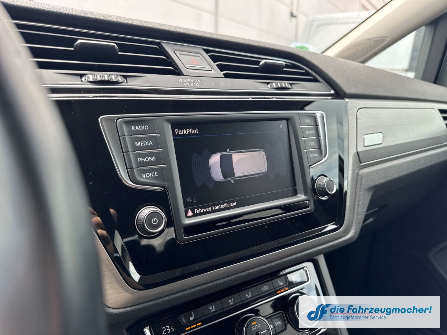 Fahrzeugabbildung Volkswagen Touran Comfortline BMT Start-Stopp AHK-klappbar