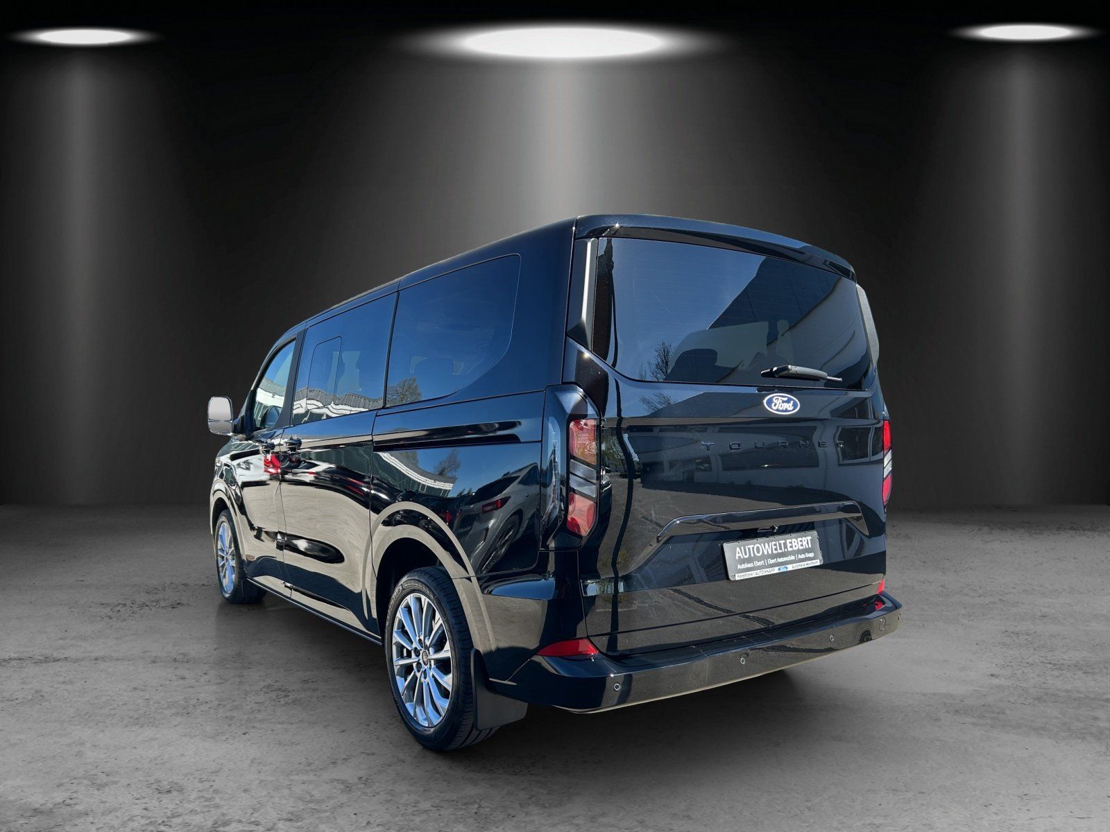 Fahrzeugabbildung Ford Tourneo Custom Titanium 320 L1 Aut./LED/ACC/CAM/