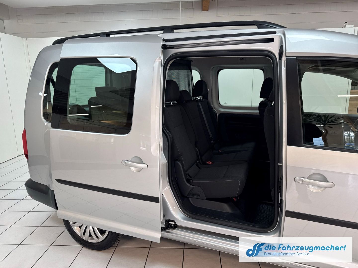 Fahrzeugabbildung Volkswagen Caddy Maxi Trendline BMT AHK Navi Mehrzonenklima