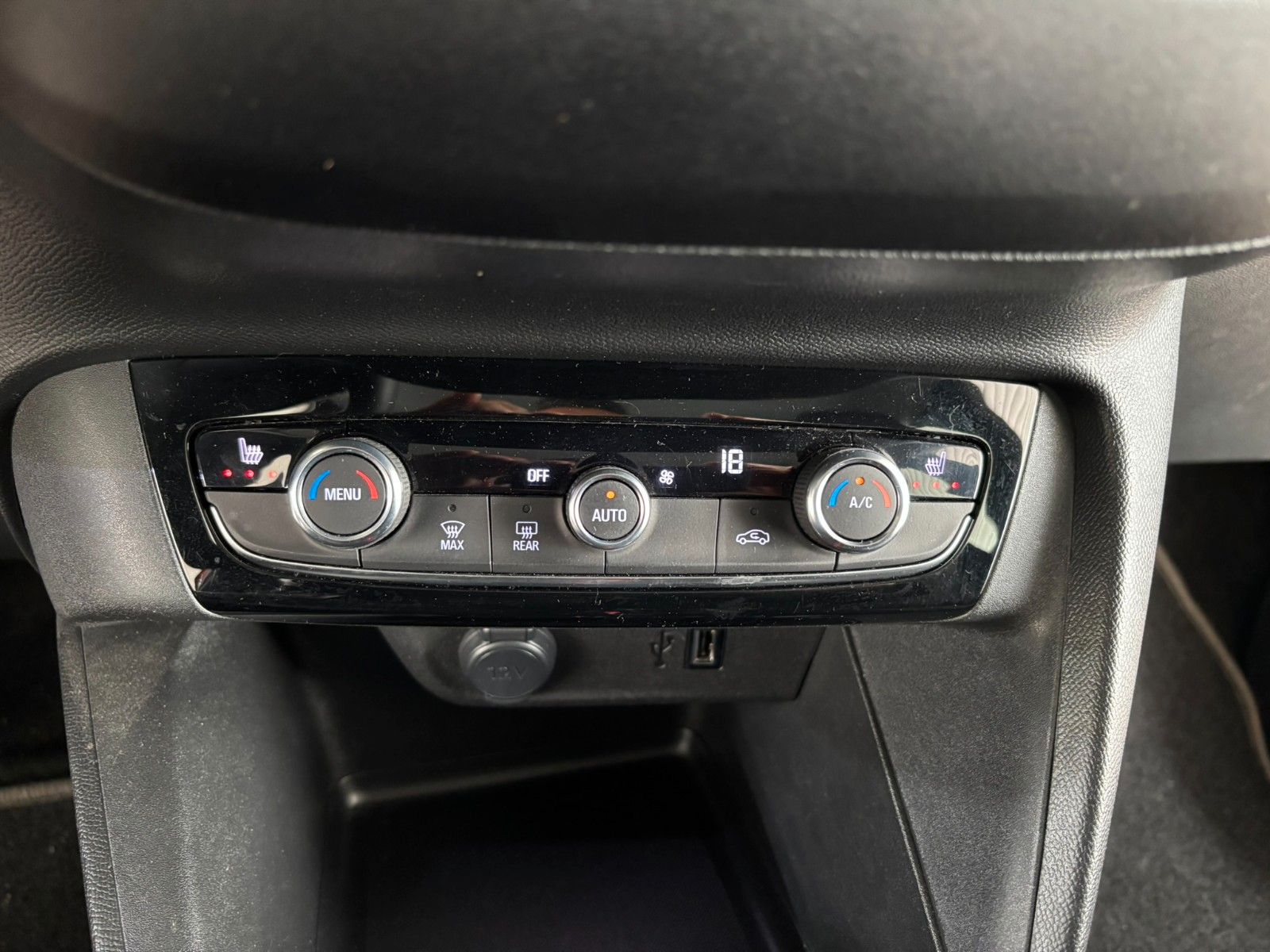 Fahrzeugabbildung Opel Corsa-e F EDITION 7,4KW SHZ/PDC/NAVI/TEMPOMAT/50