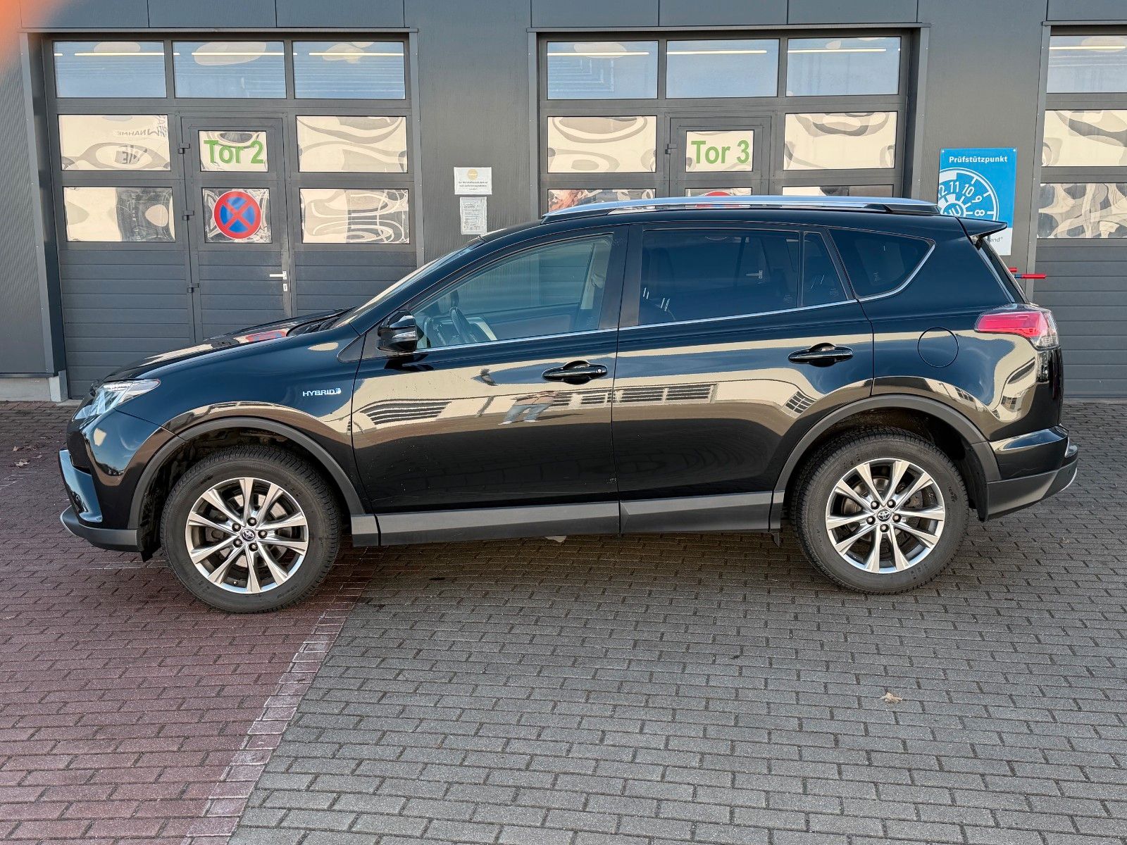 Fahrzeugabbildung Toyota RAV 4 2.5 Hybrid Executive 4x4 *Nav*AHK*LED*RFK*