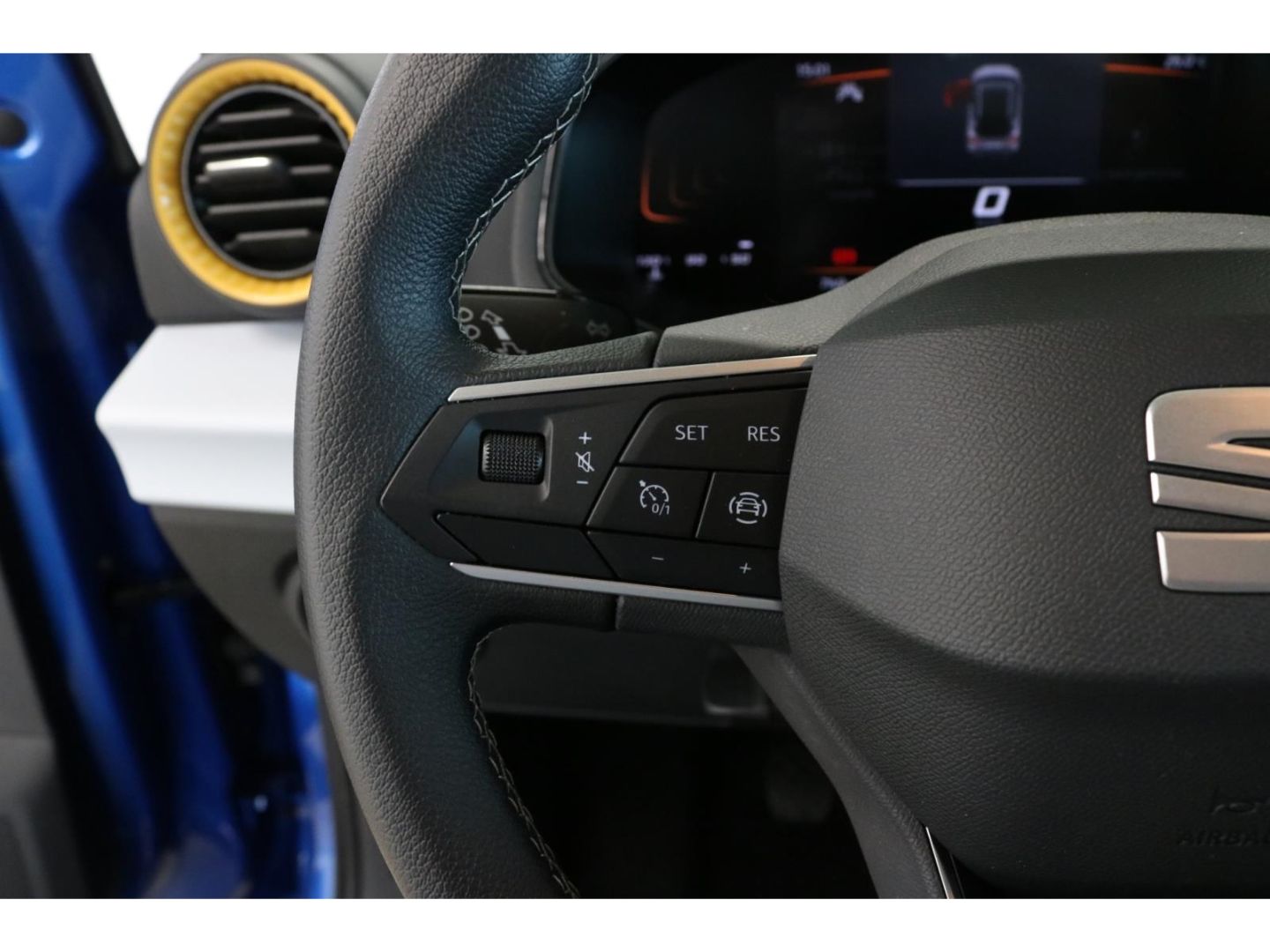 Fahrzeugabbildung SEAT Arona Road Edition Navi Tempomat SHZ PDC LED