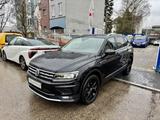 Volkswagen Tiguan 2.0 TDI  DSG Highline 7 Sitze AHK.Alcanta - Volkswagen Tiguan 7 Sitzer