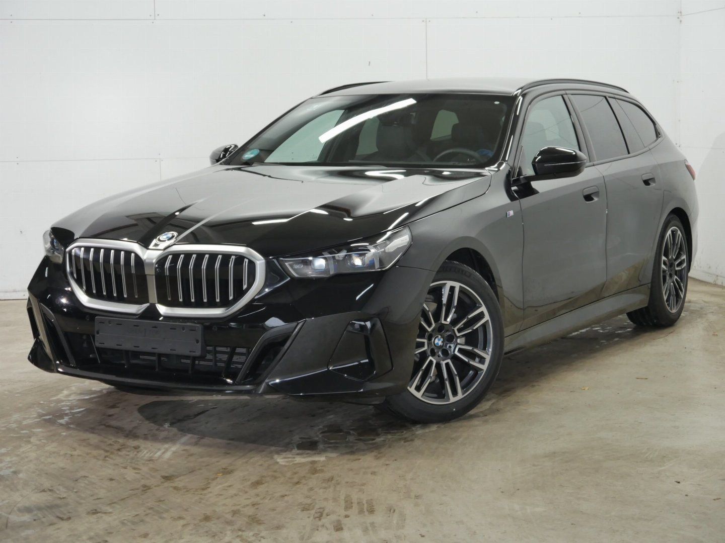 Fahrzeugeinzelansicht 4 Fahrzeugabbildung BMW 520i M Sportpaket, Panorama-Glasdach, Sitzbelüft