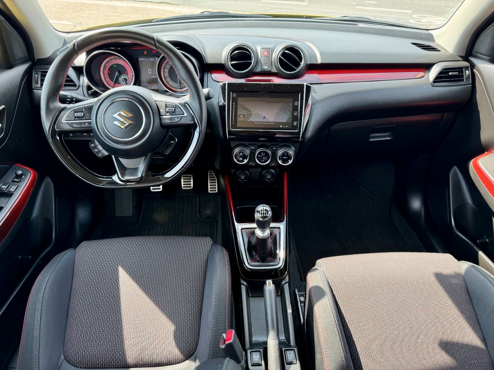 Fahrzeugabbildung Suzuki Swift Sport 1.4 Hybrid Turbo Black-Line