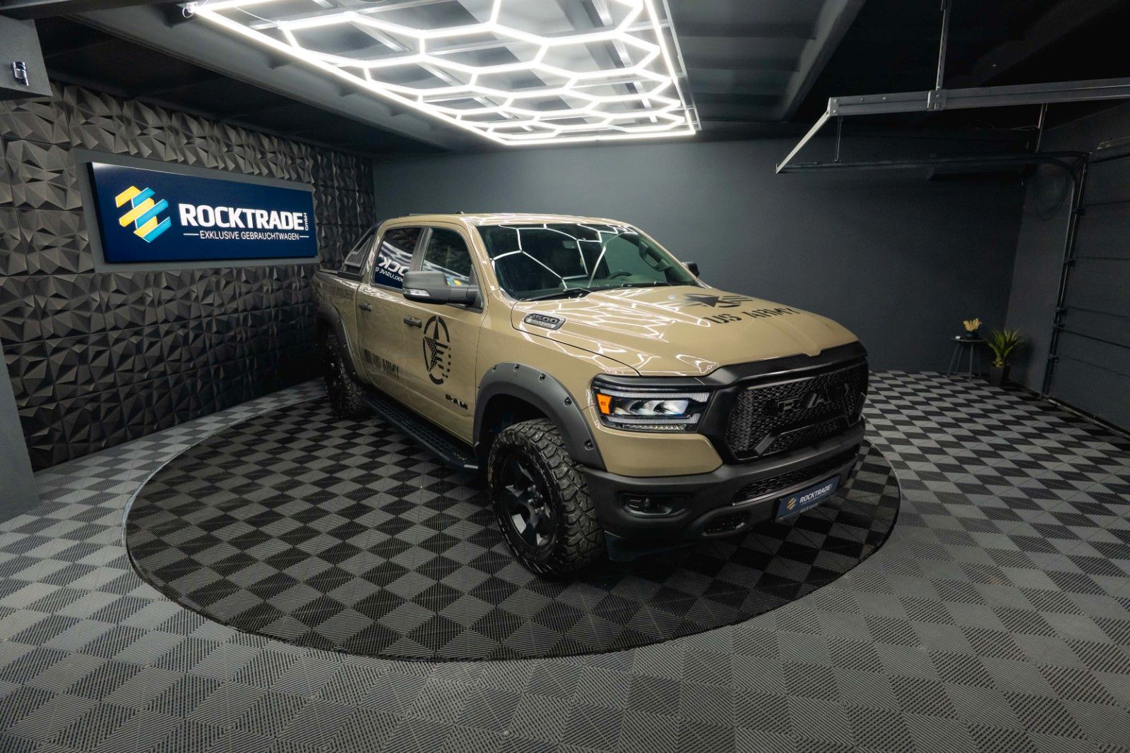 Fahrzeugabbildung Dodge RAM 5.7 V8 HEMI 4x4 NIGHT OFFROAD ARMY STYLE LED