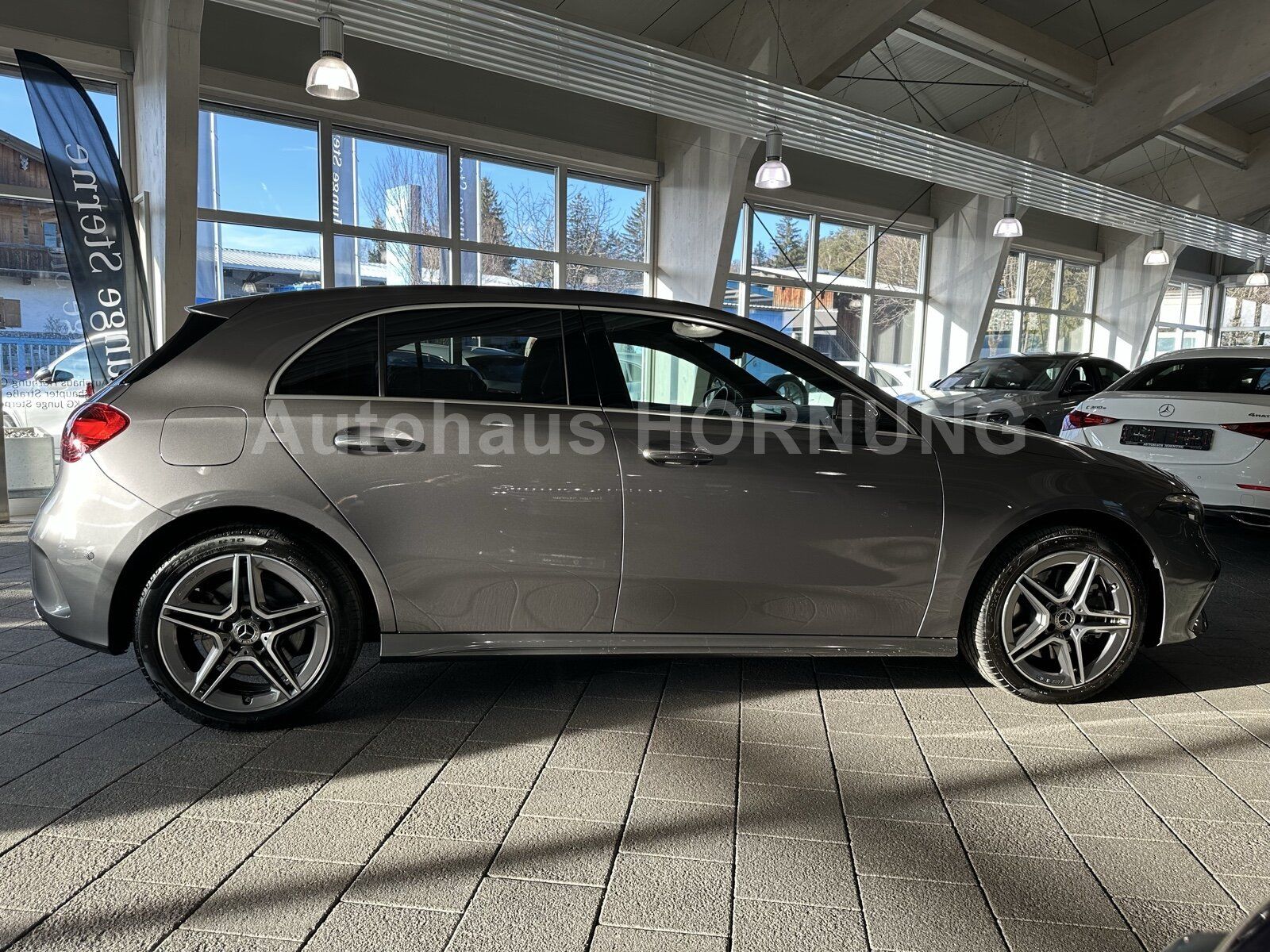 Mercedes-Benz A 250 e AMG ADVANCED+ 22kW MULTIB. MEMORY DISTR. imagem 2