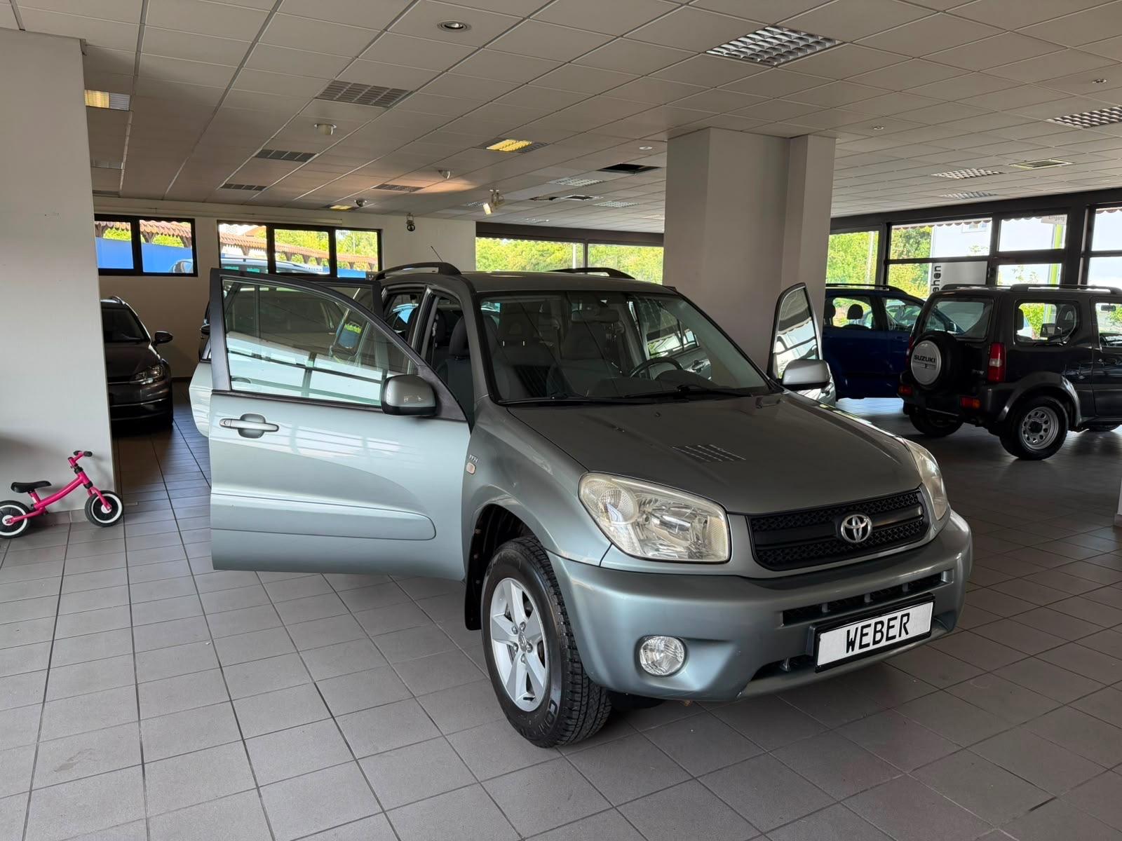 Toyota RAV4 2.0 VVT-i 150 ch 4x4 Sol • Attelage • Radar de recul