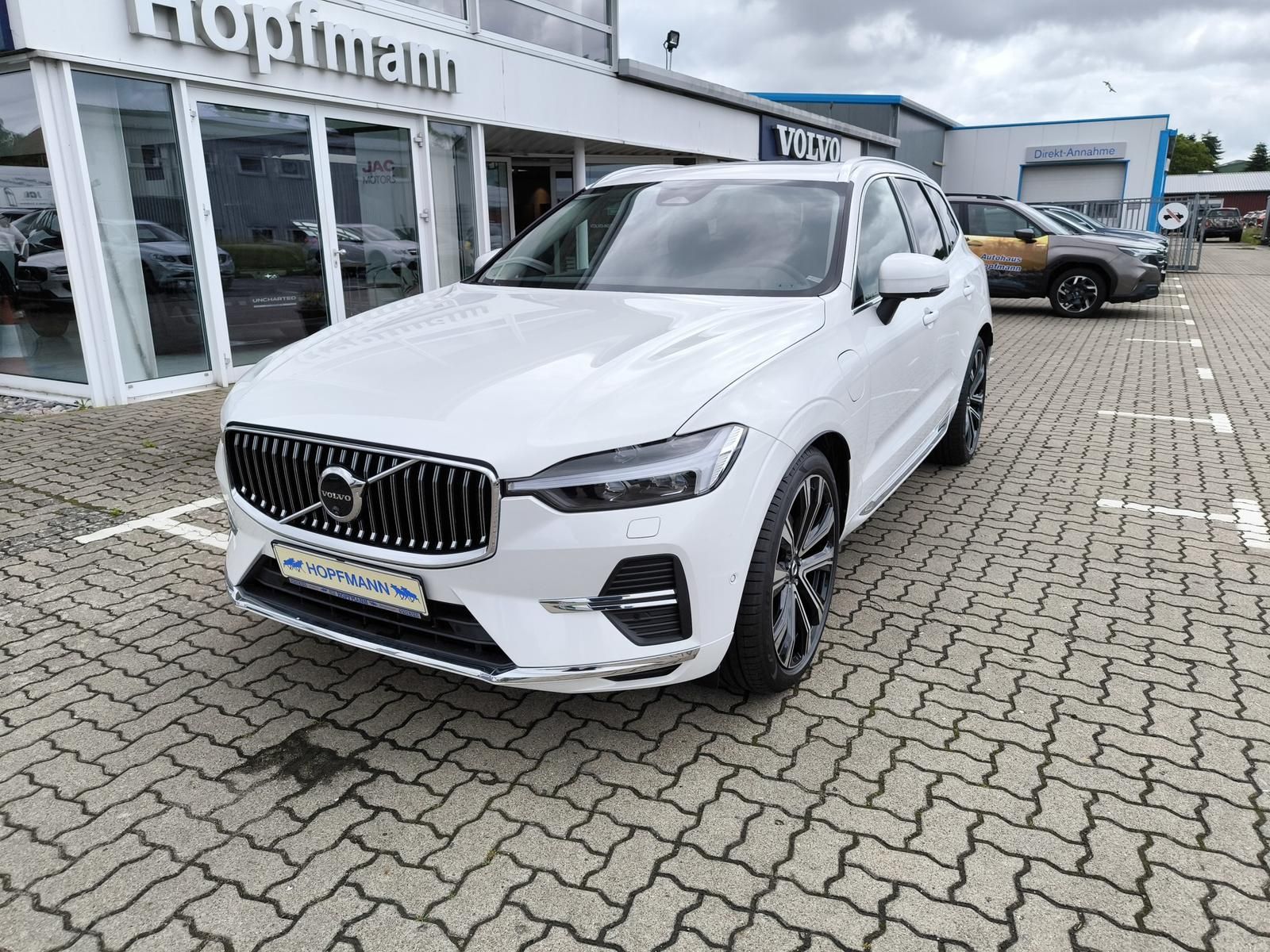 Volvo XC60 T6 Plus Bright AWD Luftfahrwerk/Pano/AHK