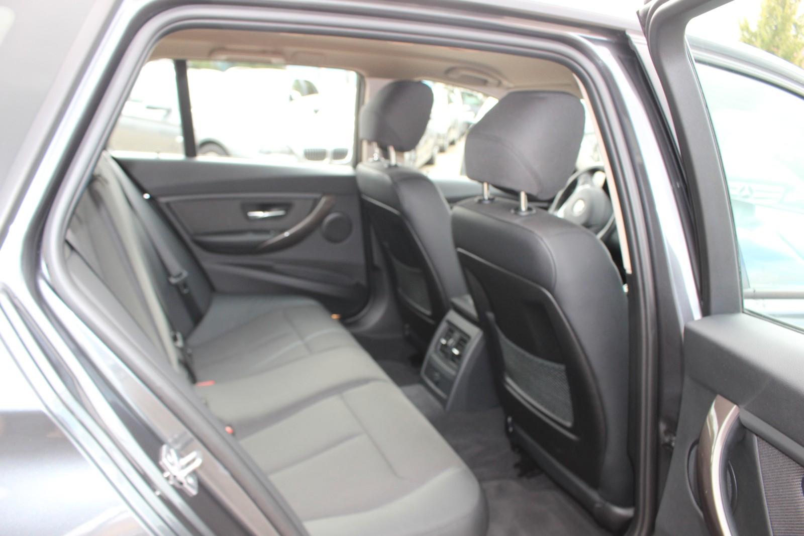 BMW 335i Touring 306 ch 6 cylindres • Boîte manuelle 6 • GPS • Xénon • Attelage • Hayon électrique