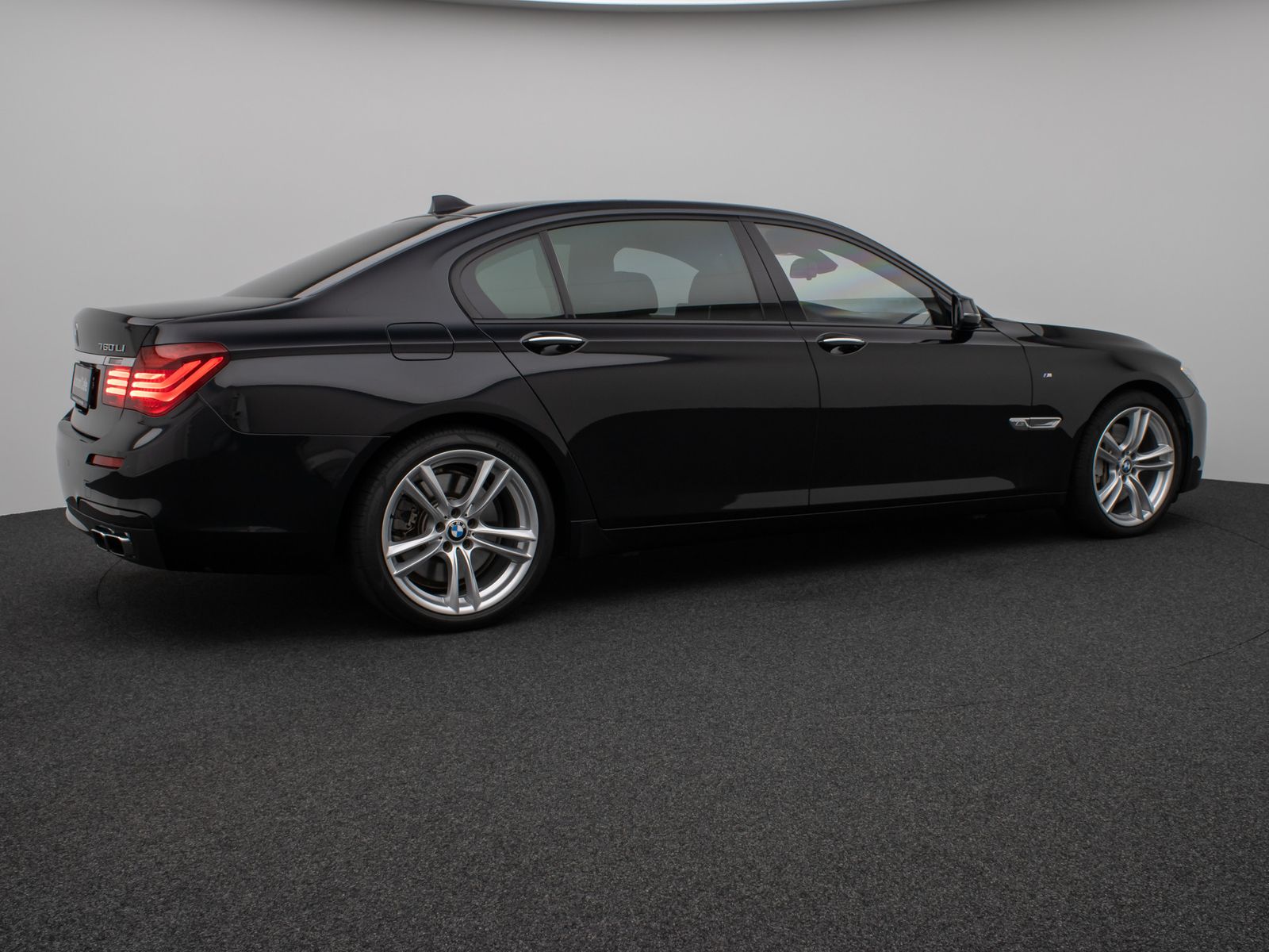 Fahrzeugabbildung BMW 760 Li M Sport Glasdach B&O HUD SoftCl NightVisi