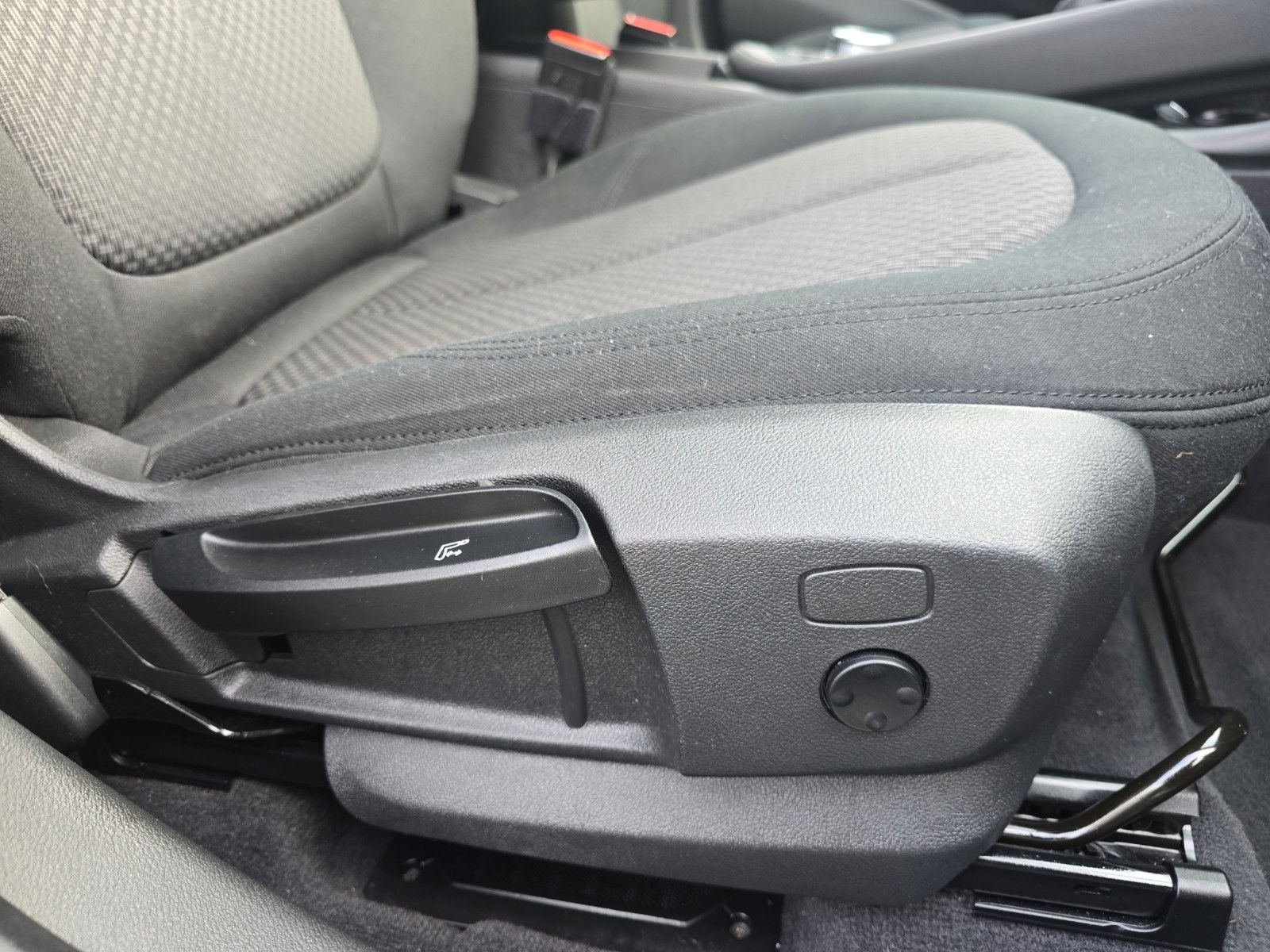 Fahrzeugabbildung BMW X1 sDrive 18d Advantage NAVI TEMPOMAT KLIMA PDC