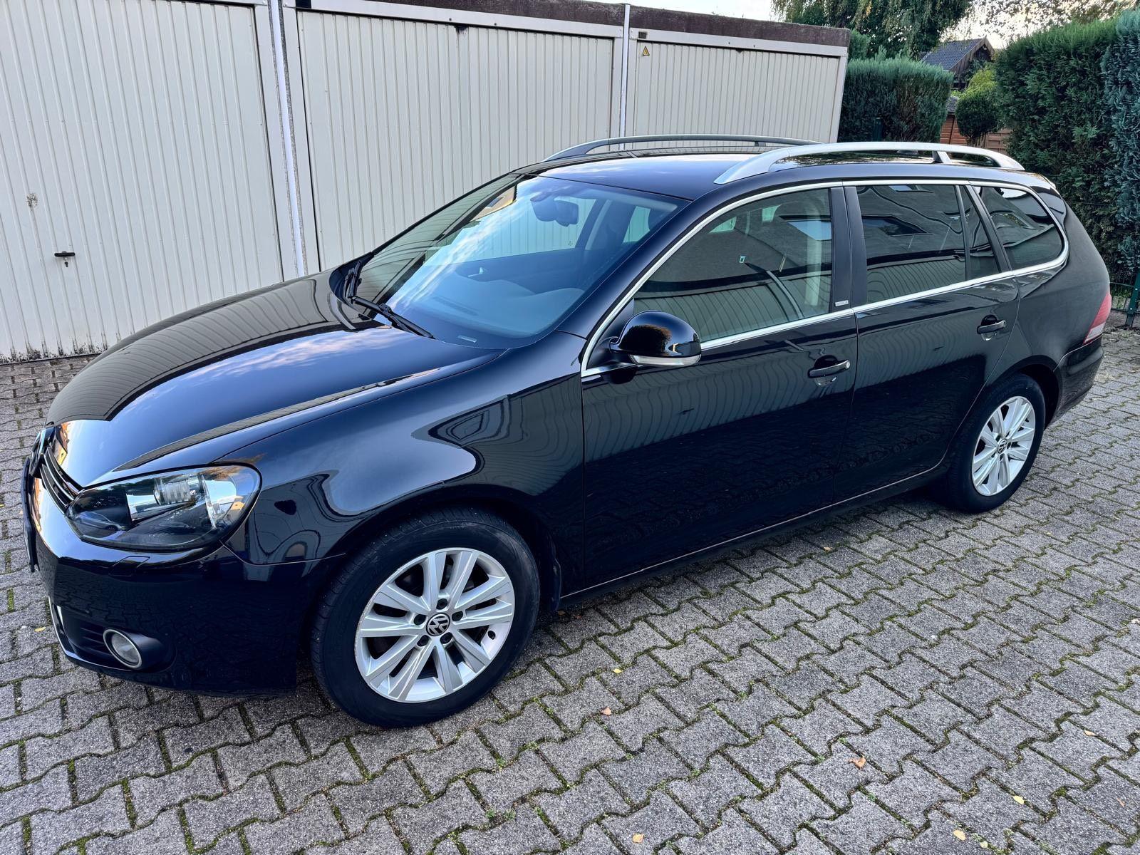 Volkswagen Golf 2012 — rear view