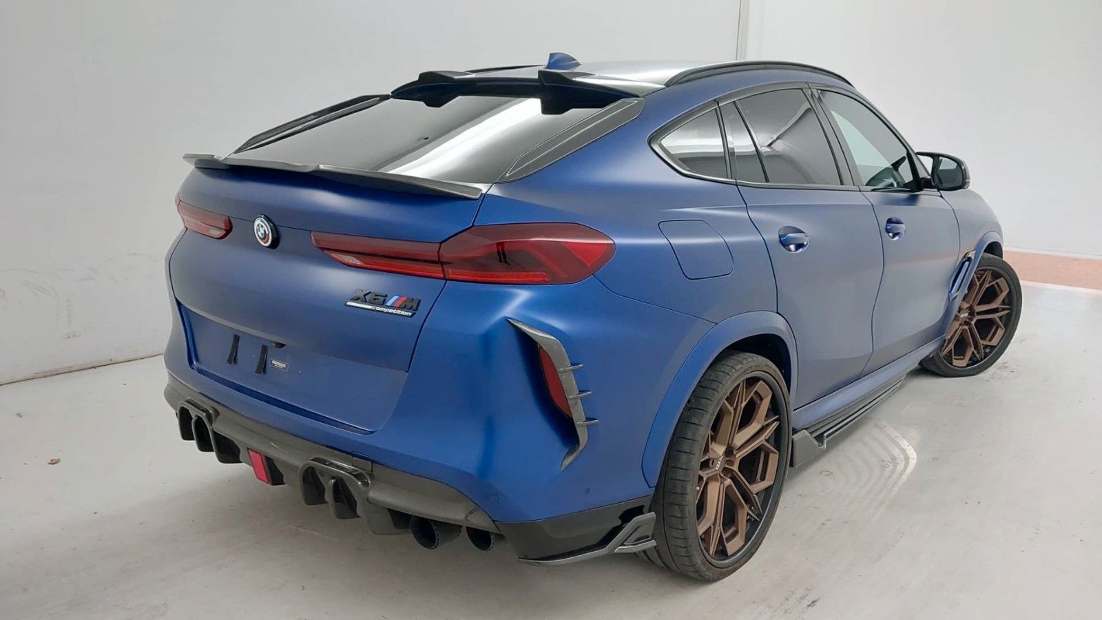 Fahrzeugabbildung BMW X6M Competition ACC HuD Laser H&k  Memory TV360°