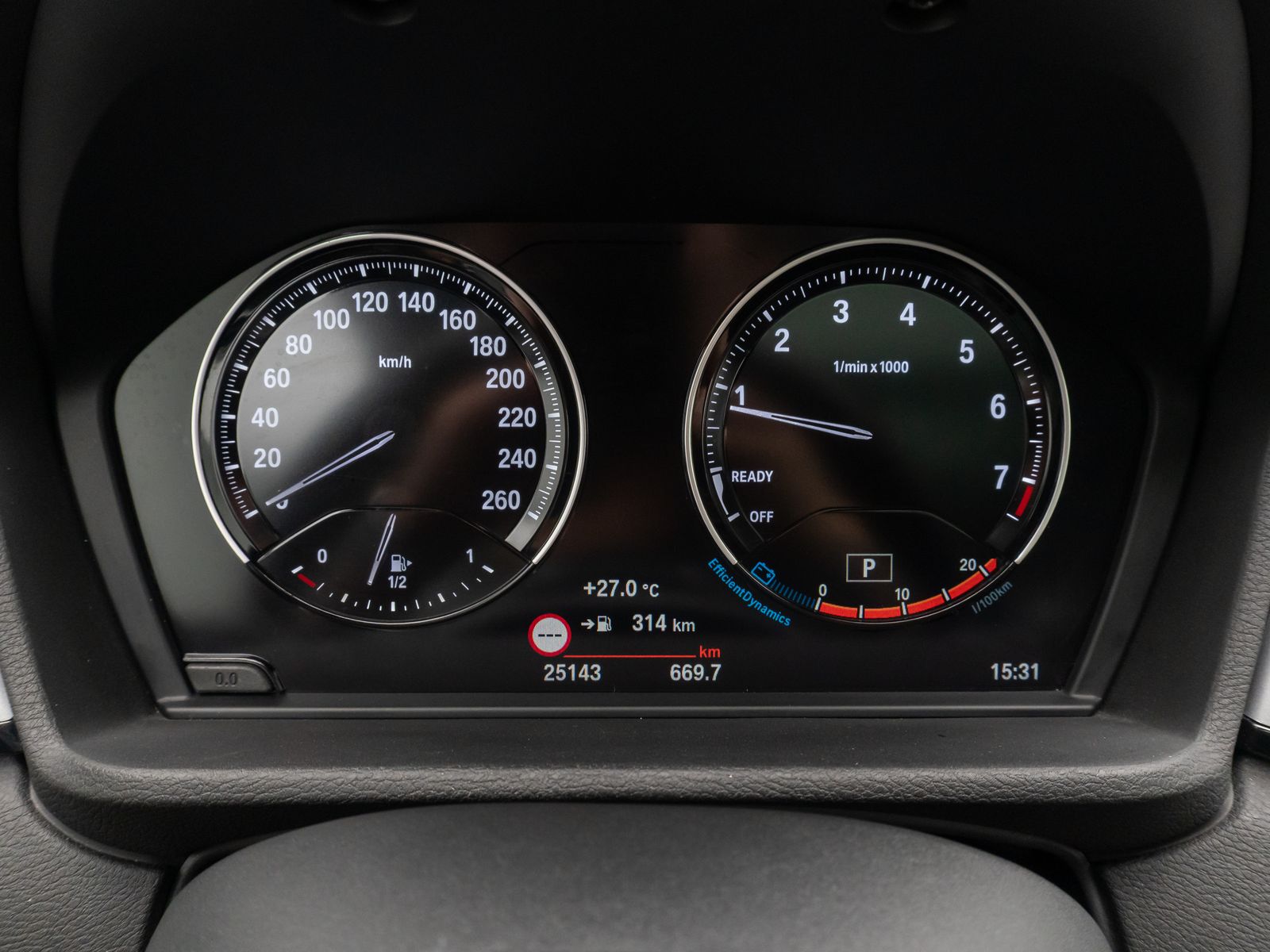 Fahrzeugabbildung BMW X1 sD20i ParkAs LED Navi GeschwReg Panorama DAB