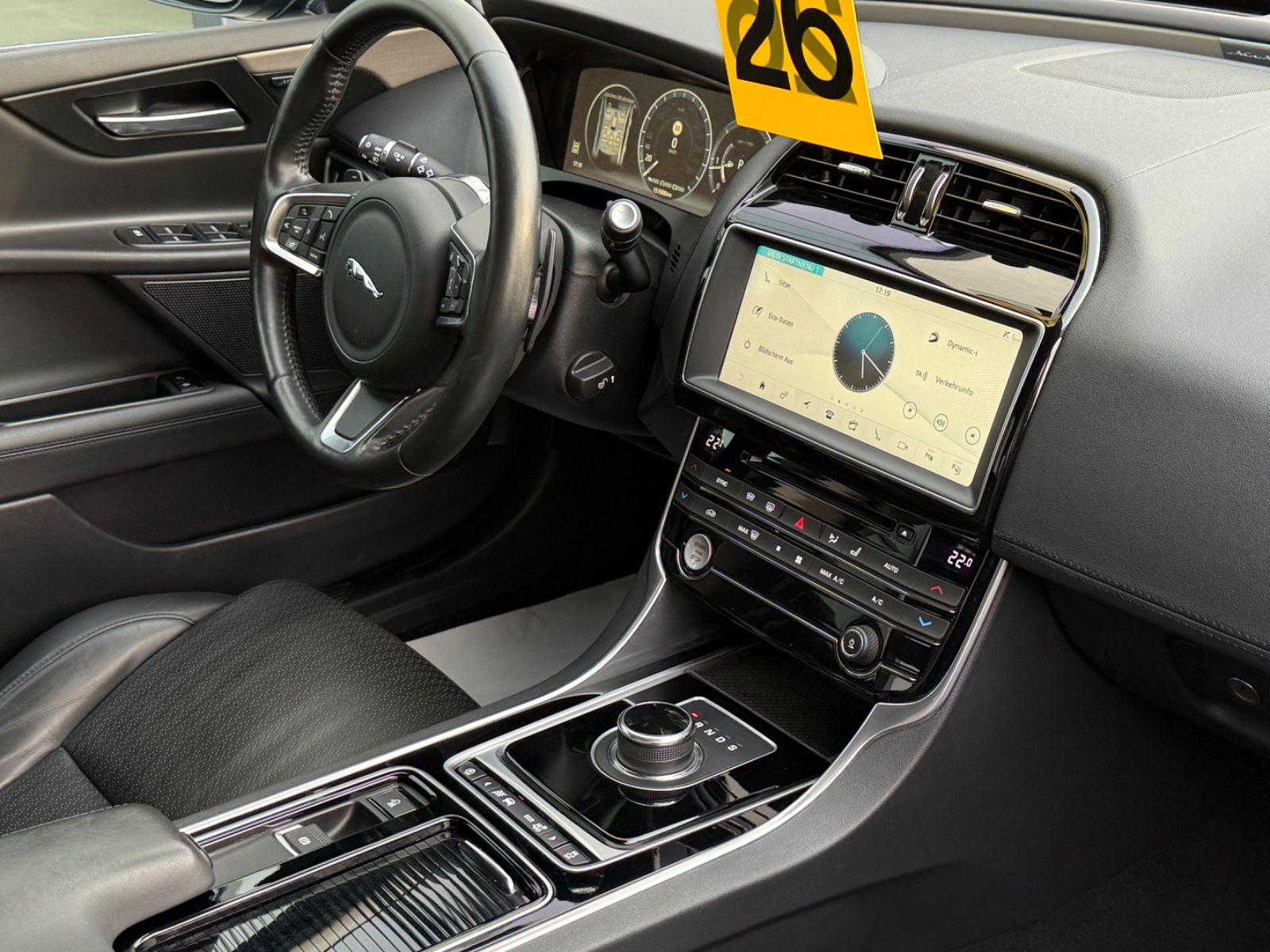 XE Portfolio AWD 2.0 Aut Leder Navi ACC 1.Hand