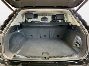 Volkswagen Touareg - 12