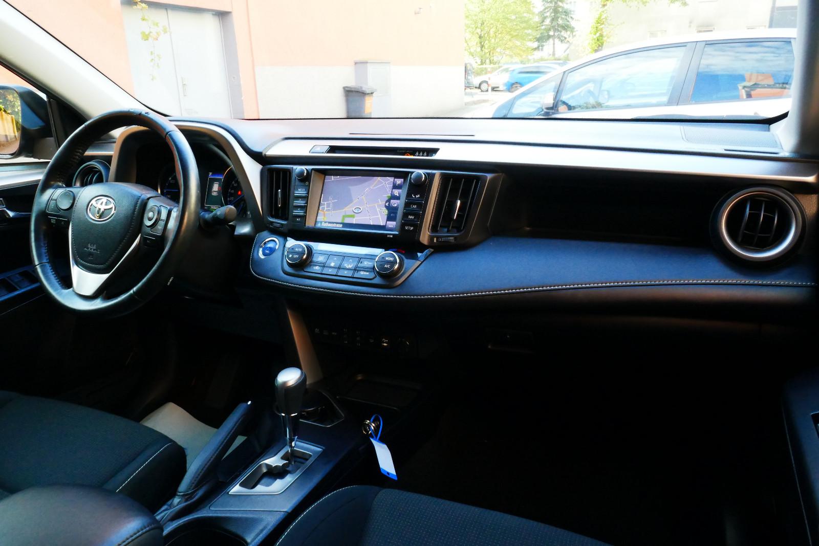TOYOTA RAV 4 155CH - BVA - 1ERE MAIN - HAYON ÉLECTRIQUE - 75.342 KMS