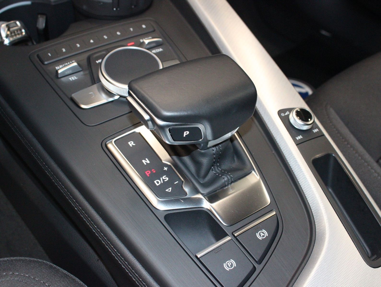Fahrzeugabbildung Audi A4 Limousine design ultra 1. Hand*HUD*ACC*TOP