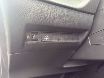Peugeot 208 Allure Hybrid 110 KeyLess+LED+SHZ+NAVI+KAM