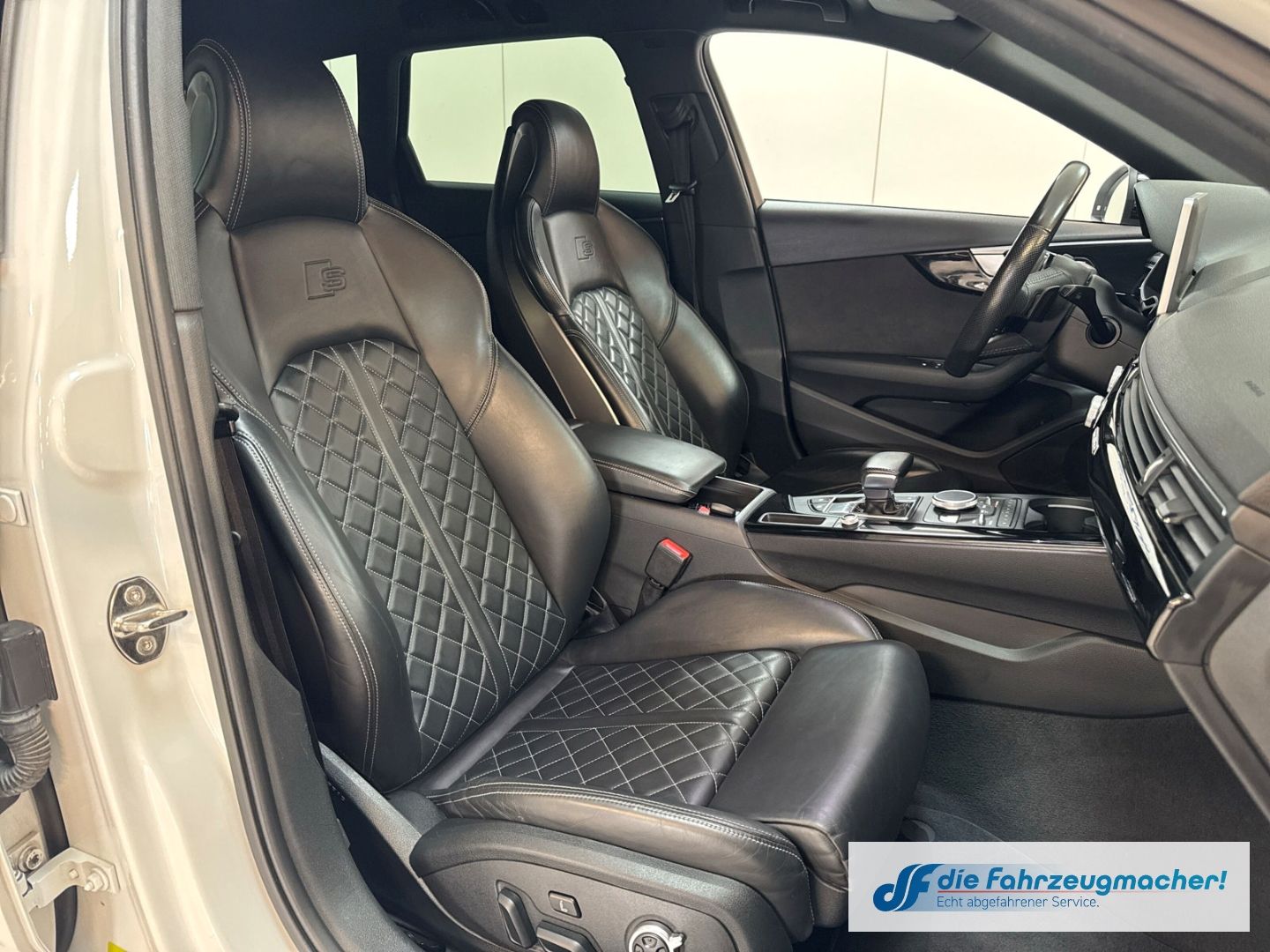 Fahrzeugabbildung Audi A4 Avant quattro sport 3.0 TDI S line S-line Spo