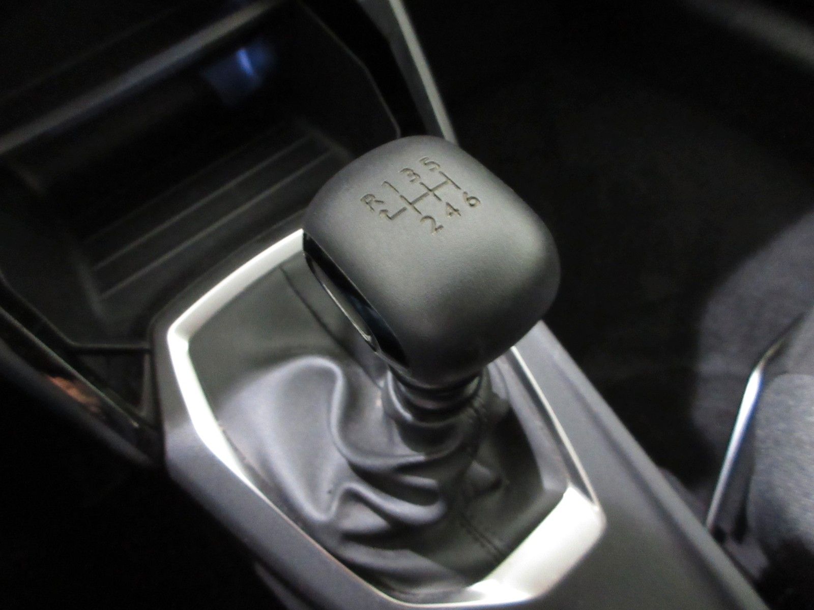 Fahrzeugabbildung Peugeot 208 Active 1.2T NAVI/LED/PDC/TEMPOMAT