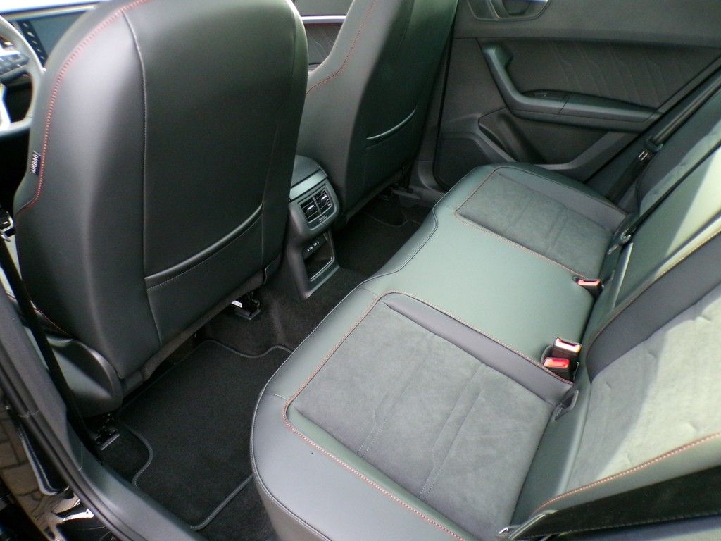 Fahrzeugabbildung SEAT Ateca 1.5 TSI FR Black Edition