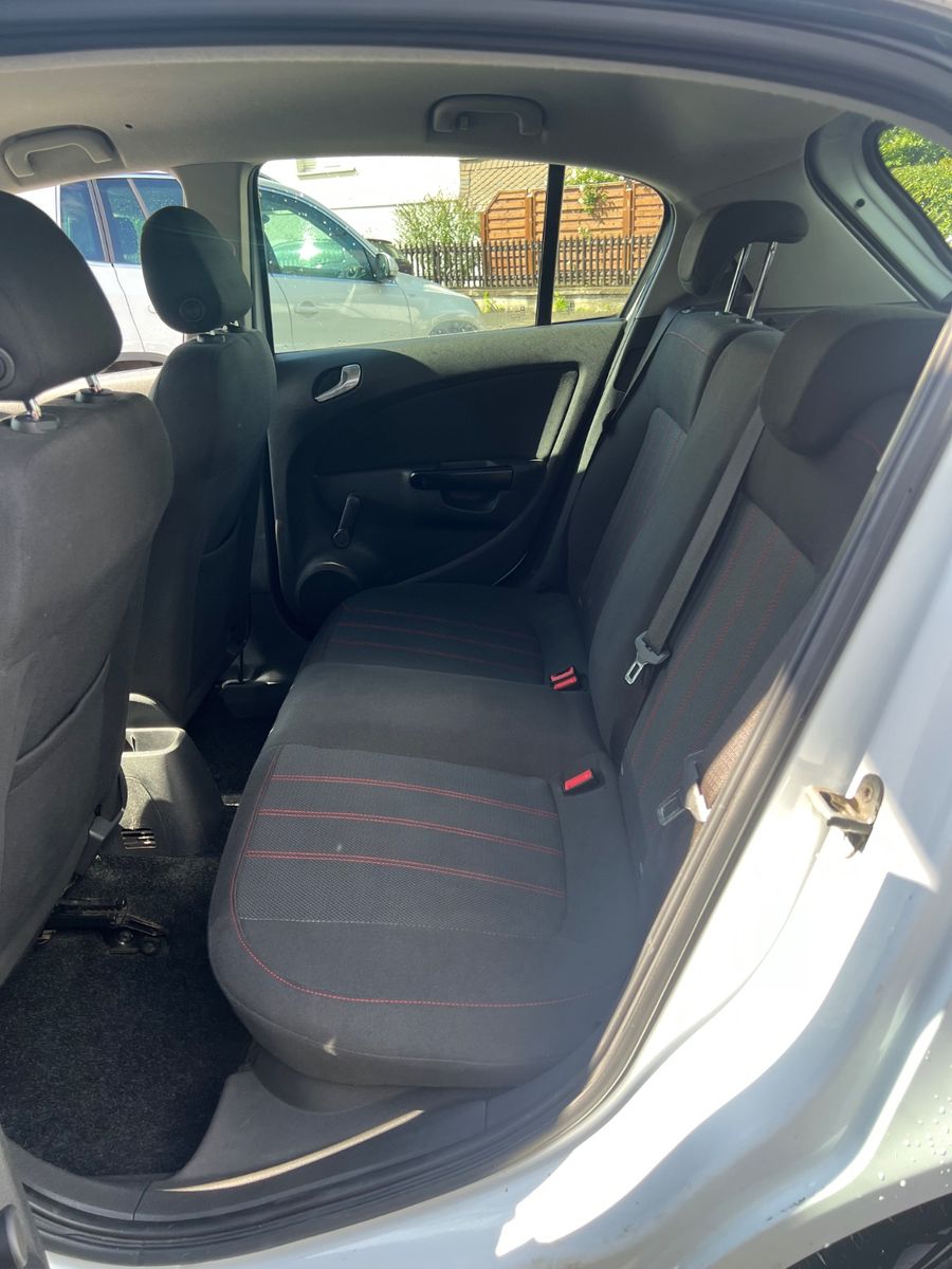 Fahrzeugabbildung Opel Corsa D 1.2 Color Edition