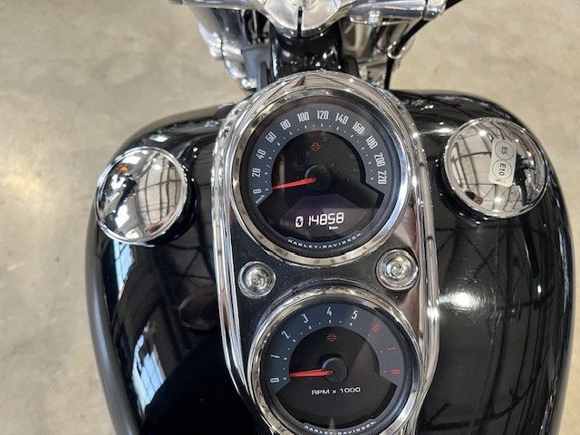 Fahrzeugabbildung Harley-Davidson Low Rider 107cui mit Miller Edelstahl Auspuff
