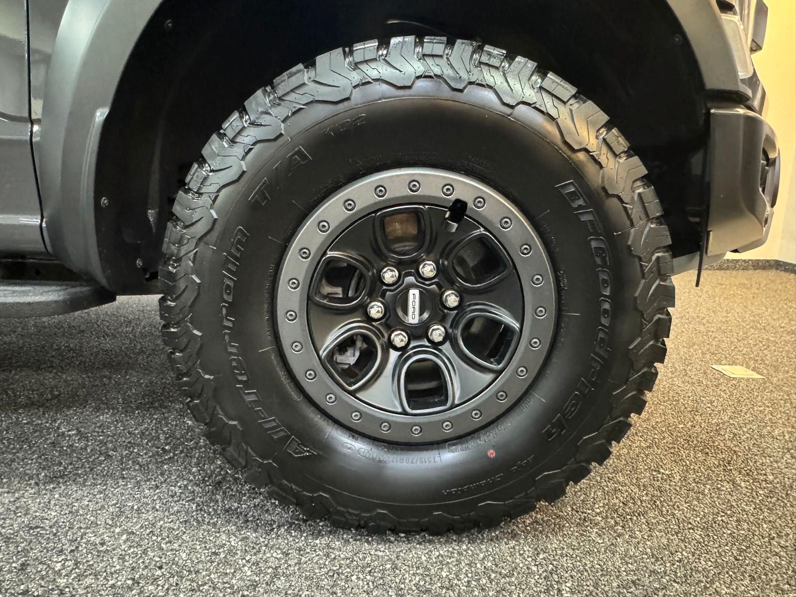 Fahrzeugabbildung Ford RAPTOR SVT SUPERCREW-ACC-NAVI-360-BEAD LOCK-1.HD