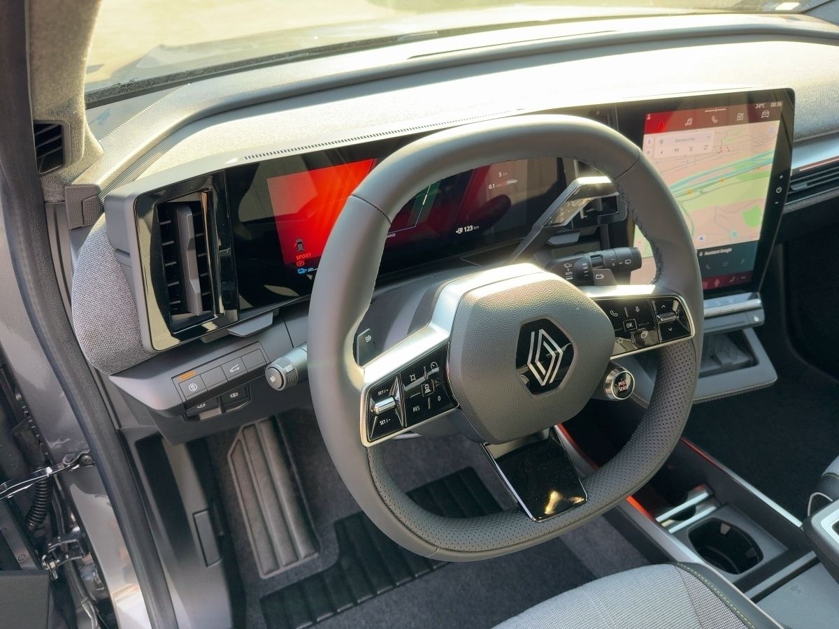 Fahrzeugabbildung Renault Scenic E-TECH TECHNO E-TECH 220 LONG RANGE GJR