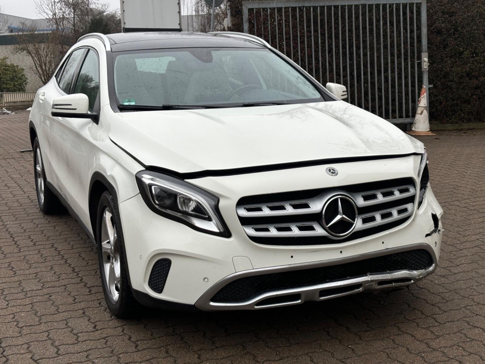 Mercedes-Benz GLA 200 Panorama Leder Xenon VOLLFAHBEREIT