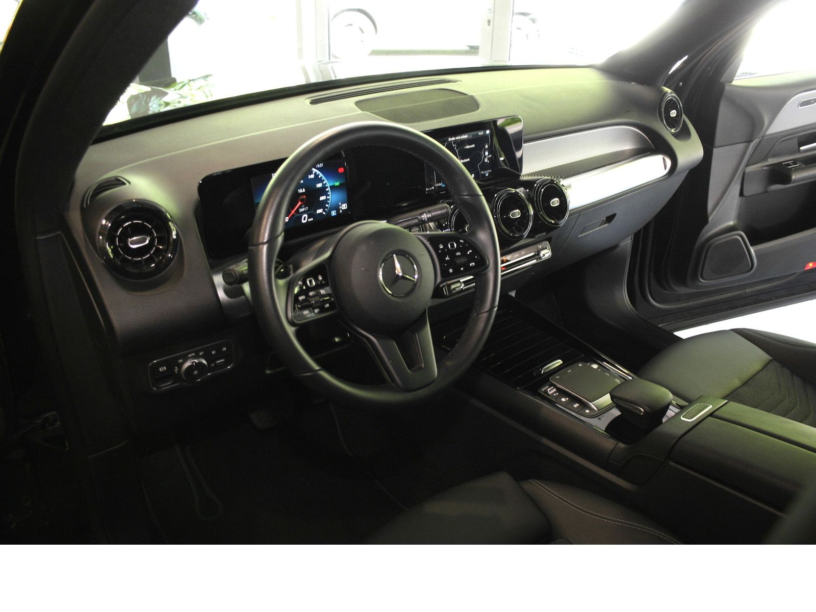 Fahrzeugabbildung Mercedes-Benz GLB 180 *MBUX *Totwinkel *Kamera+PTS *LED*