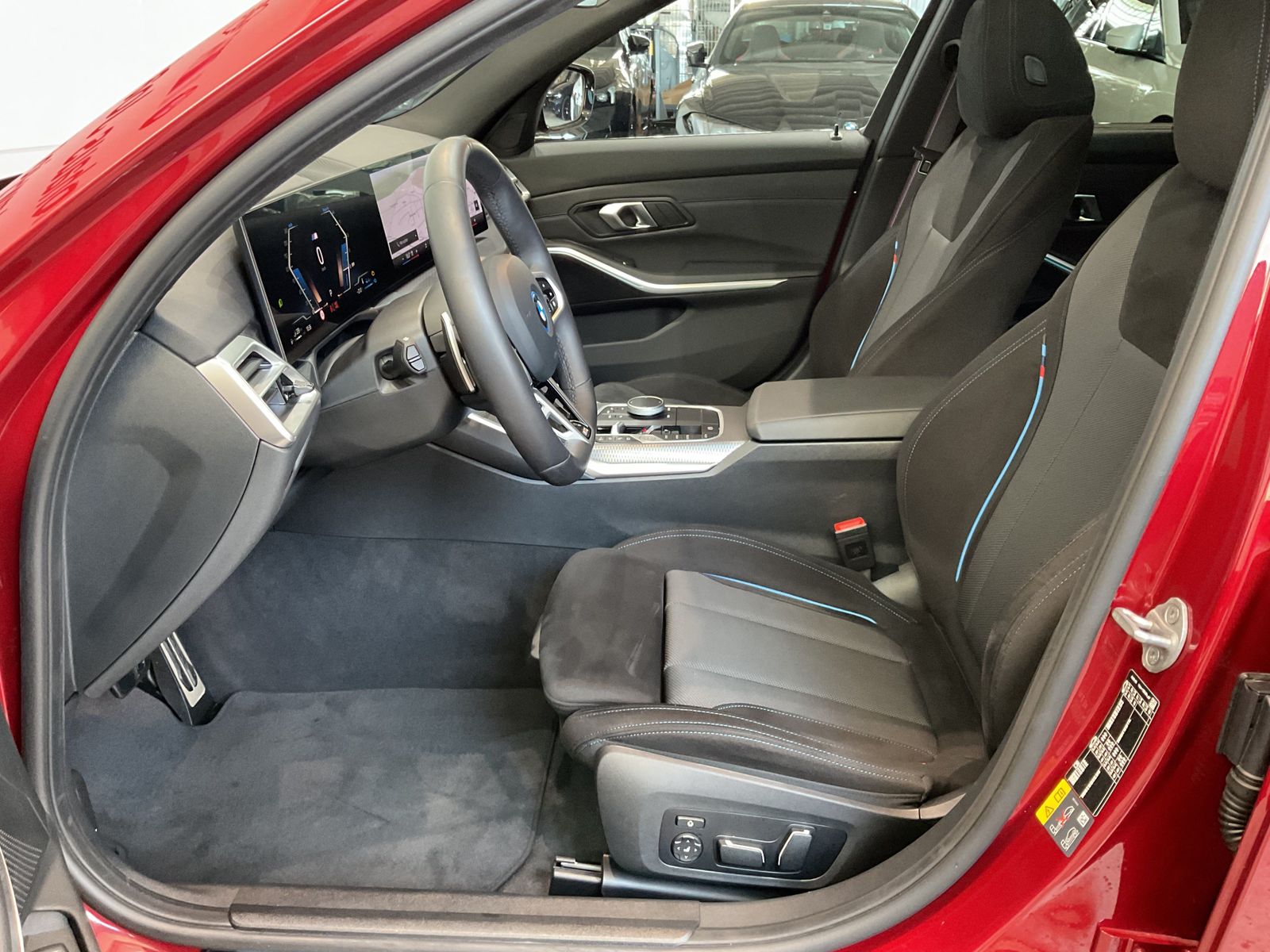 Fahrzeugabbildung BMW 330e xDrive Lenkradhzg. | M Sportpaket pro | Pan