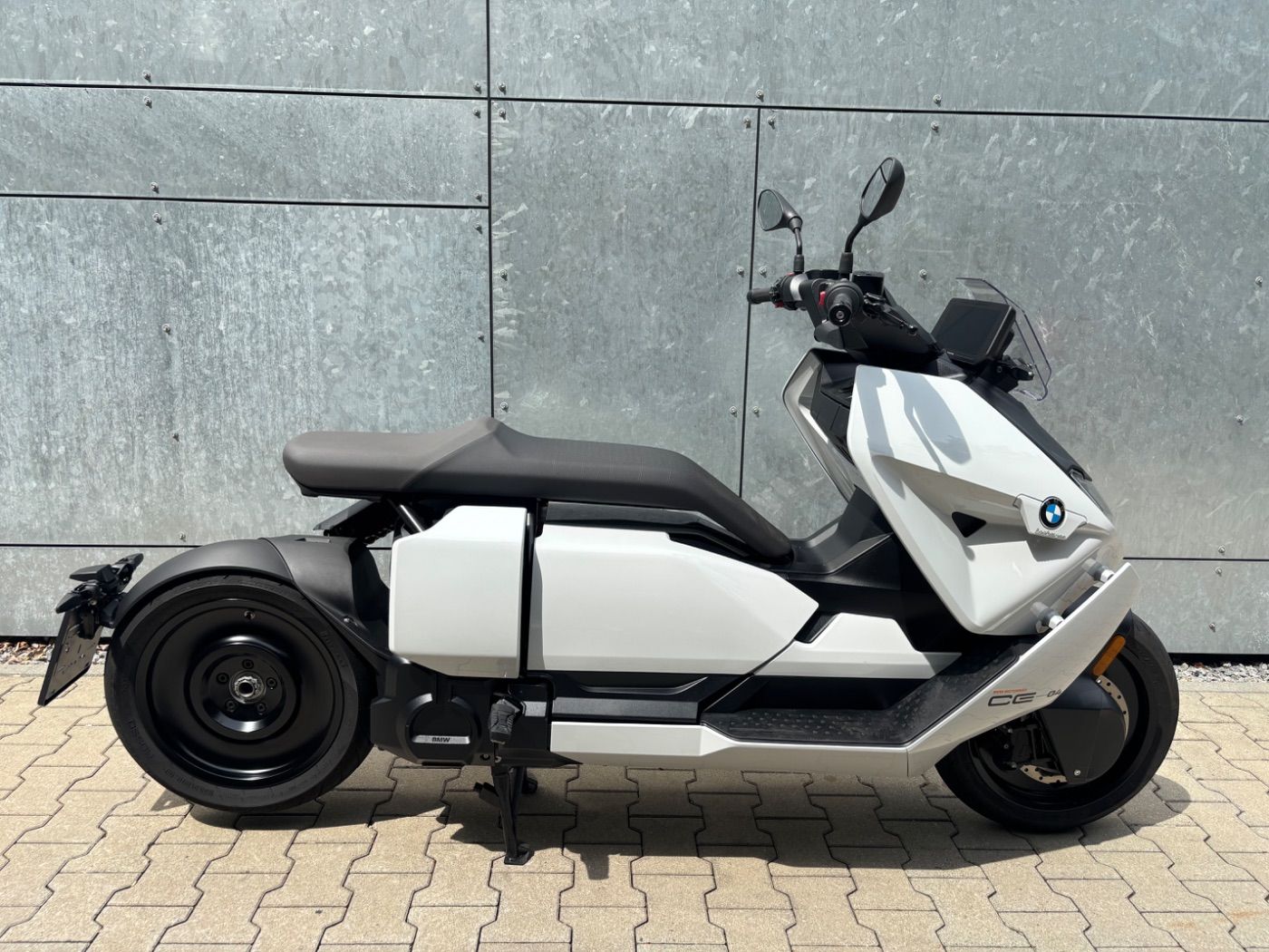 Fahrzeugabbildung BMW CE 04 2 Pakete Schnellladegerät