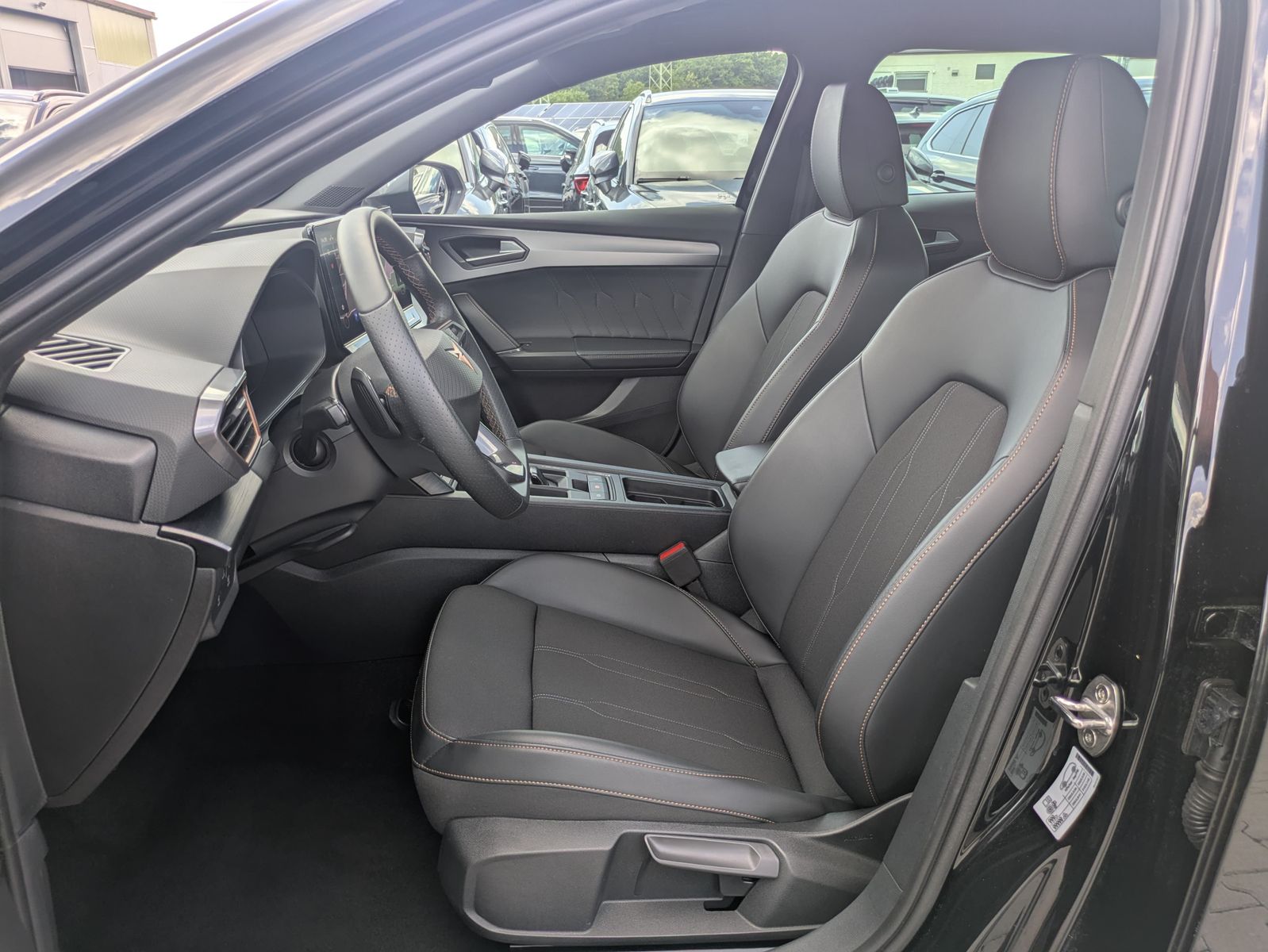 Fahrzeugabbildung CUPRA Leon 1.5 eTSI DSG MATRIX-LED*ACC*AHK*KAMERA*18"