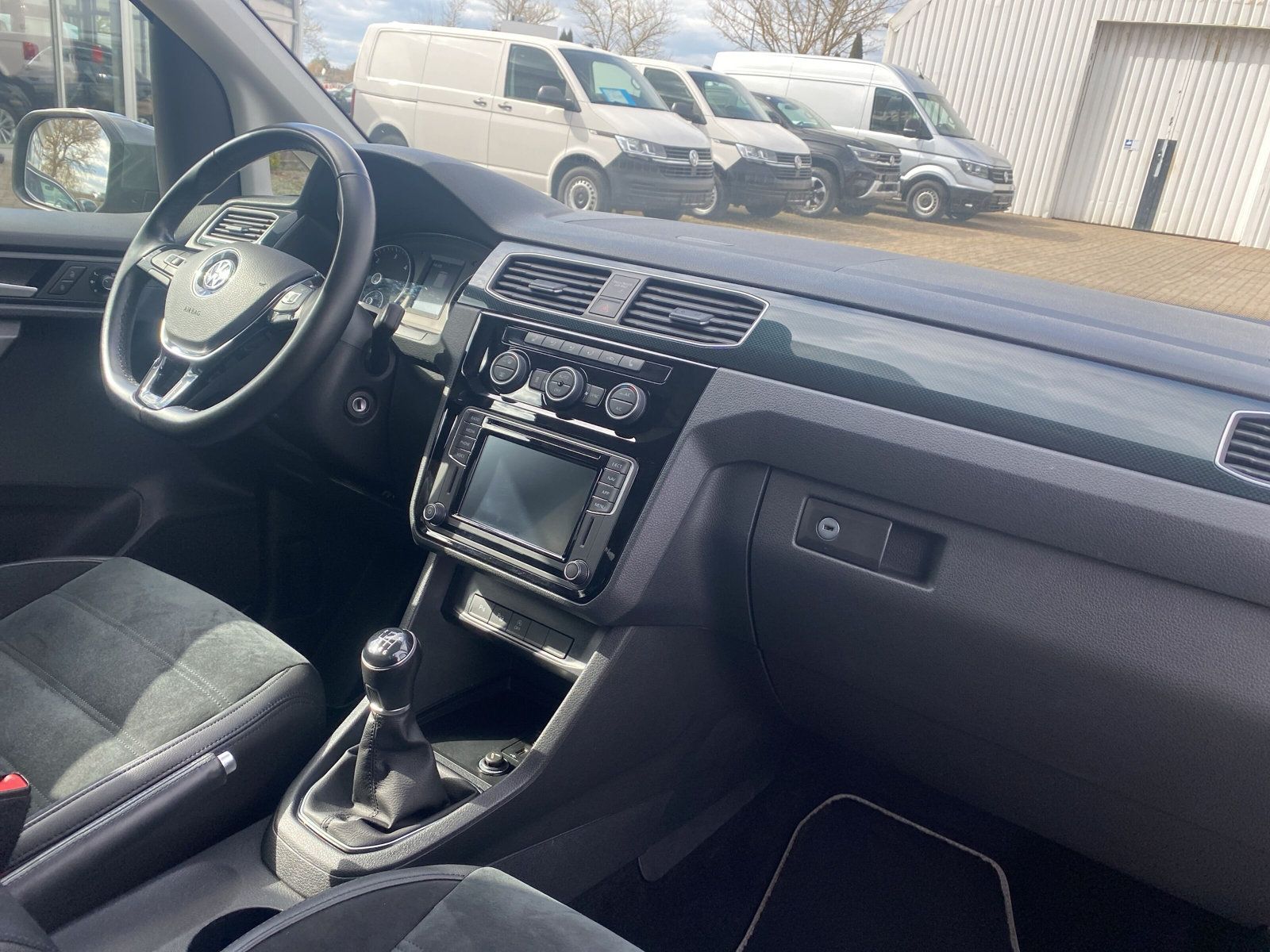Fahrzeugabbildung Volkswagen Caddy 2.0 TDI Highline XENON NAVI STANDHZG