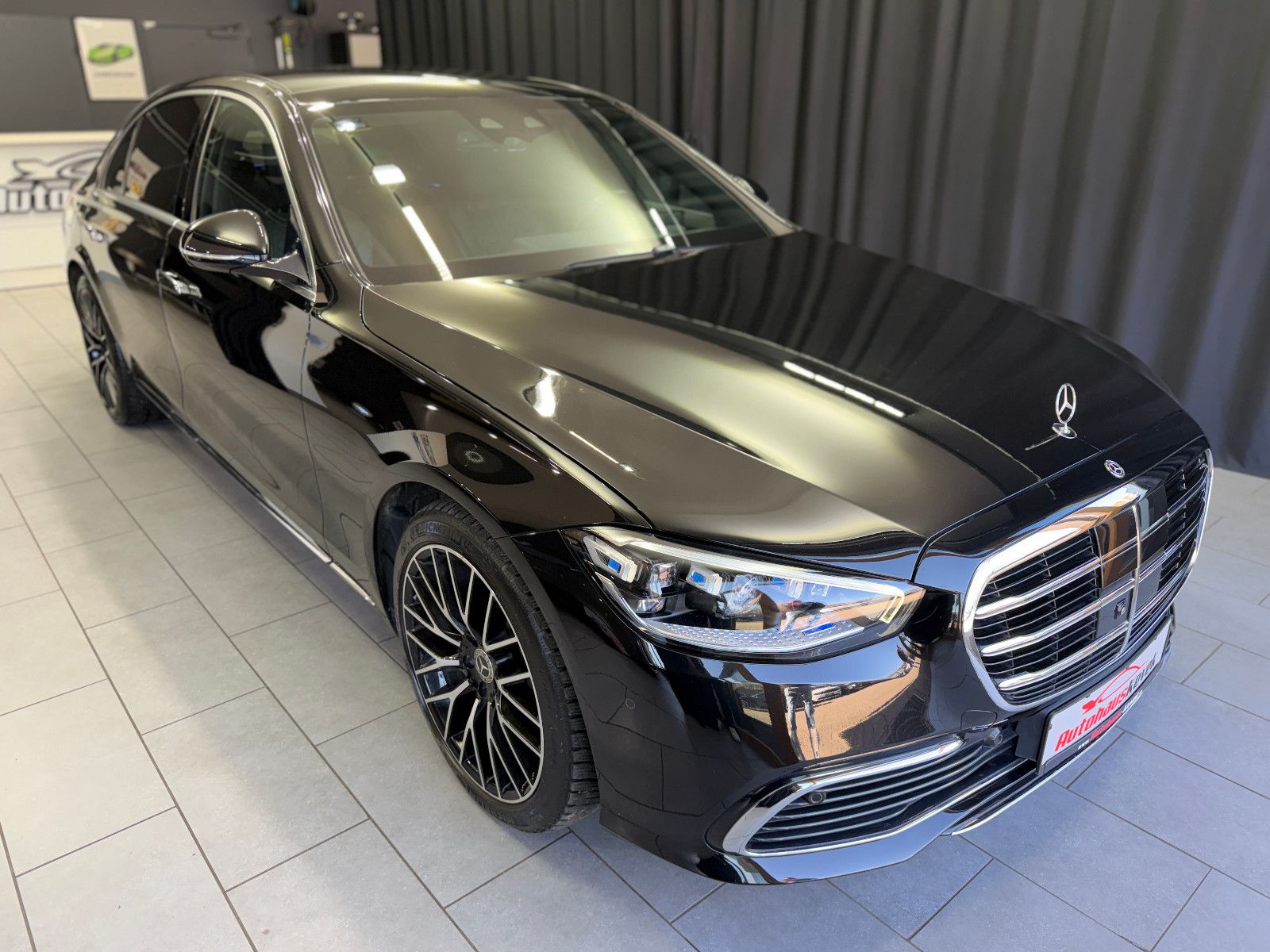 Fahrzeugabbildung Mercedes-Benz S 400 d Limousine L 4Matic|Burmester|MASSAGE|HuD