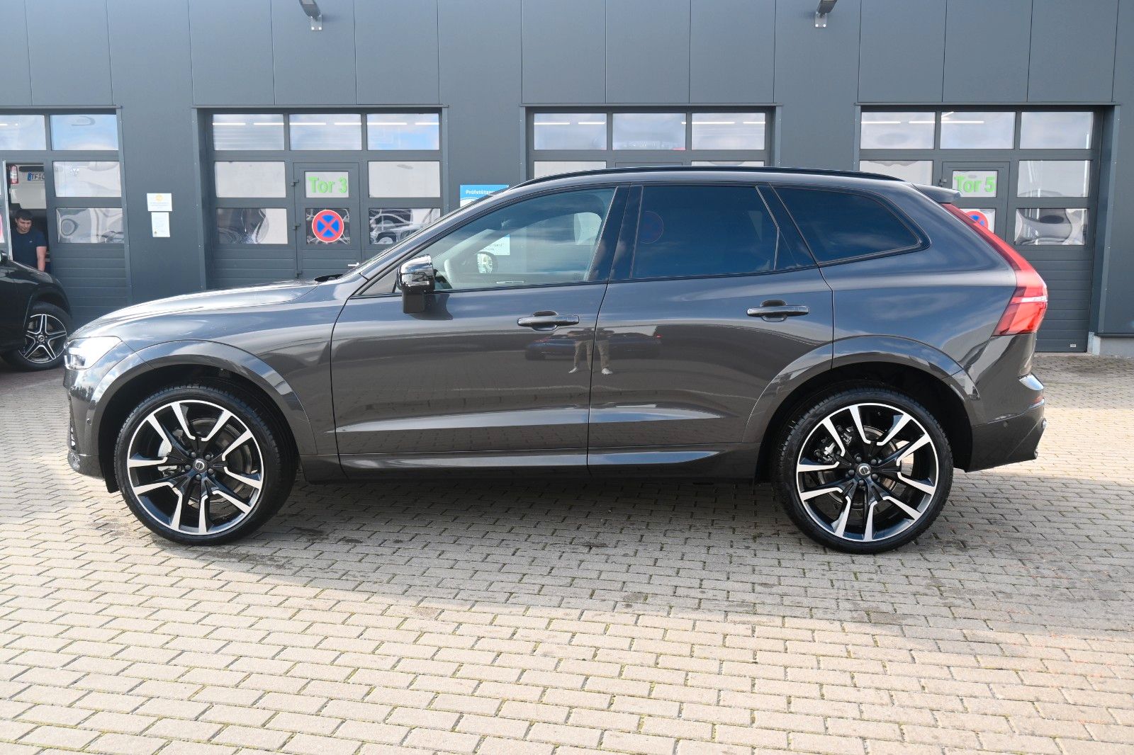 Fahrzeugabbildung Volvo XC60 B4 D AWD Ultimate Dark*STDHZG*LUFT*22"*AHK