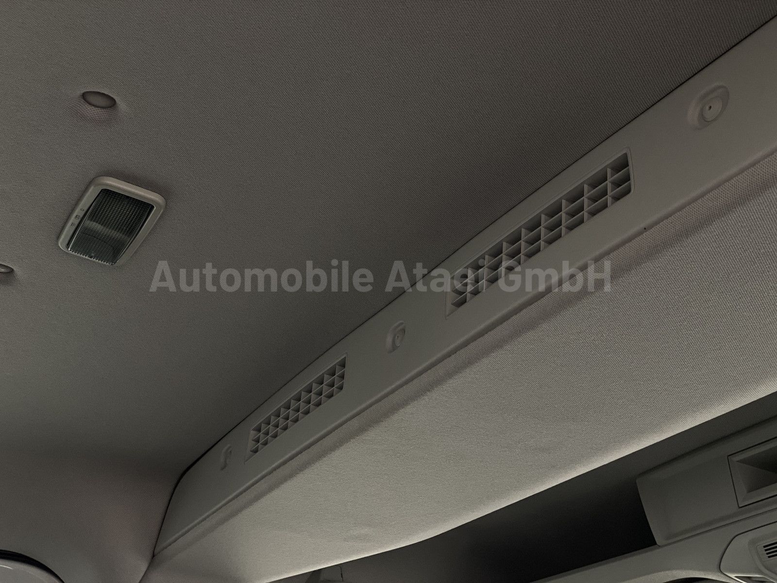 Fahrzeugabbildung Volkswagen Crafter 35 Plus *Mixto+6-Sitze* AHK 3,0t 2682