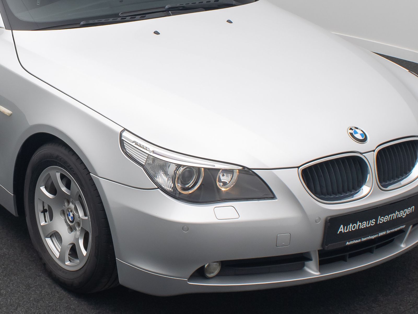 Fahrzeugabbildung BMW 520i GeschwindigReg PDC AHK Alarm Memory Xenon