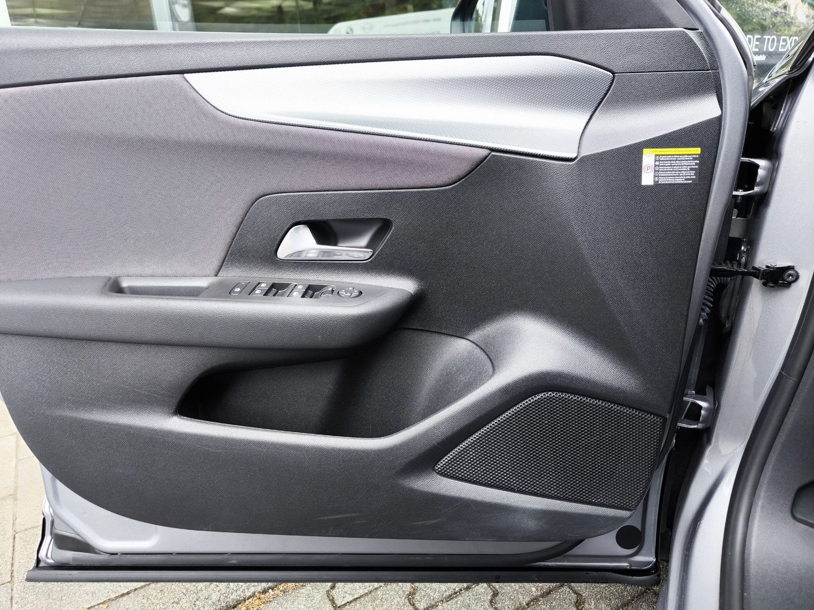 Fahrzeugabbildung Opel Mokka-e e Edition LED+NAVI+SHZ+KAM+TEMP+CARPL+WP