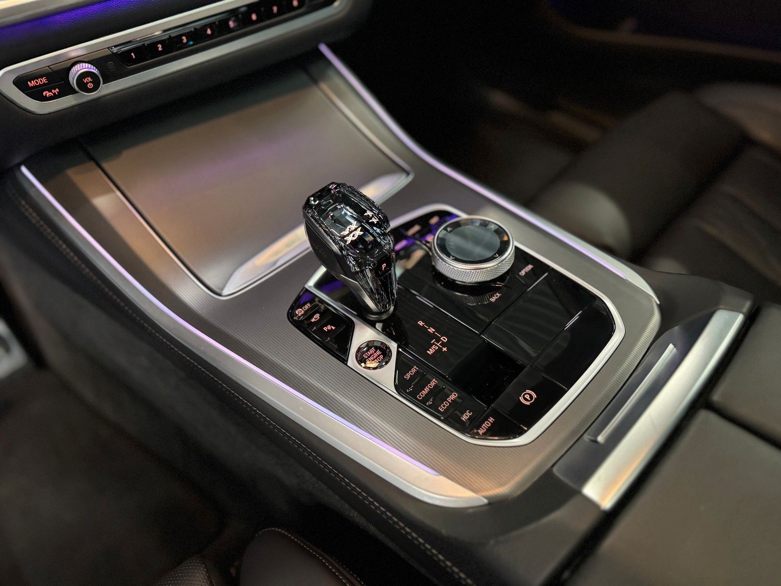 Fahrzeugabbildung BMW X5 xDrive 30d M-Sport "Driving As. Professional"