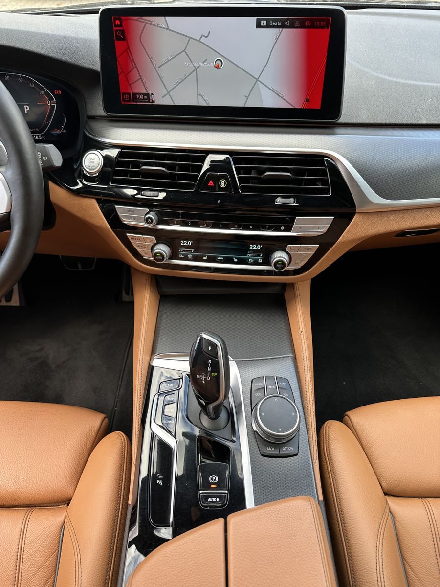Fahrzeugabbildung BMW 540i Touring xDrive M-Sport NAV+LASER+PANO+HEAD